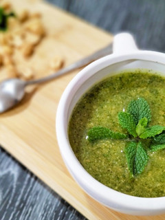 Una foto de Pesto de hierbabuena y cacahuetes