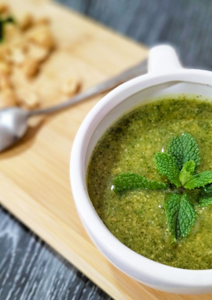 Una foto de Pesto de hierbabuena y cacahuetes
