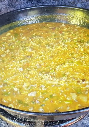 Una foto de Arroz caldoso con gurumelos, lagarto ibérico y trigueros