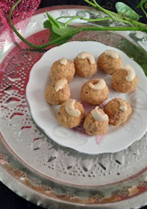 A picture of Dates besan ladoo.