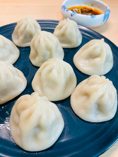 加熱市售冷凍生小籠包|過熱水蒸氣烤箱微波爐 的食譜成品照片