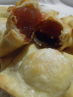 Una foto de Pastelitos criollos con dulce de membrillo al horno