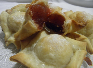 Una foto de Pastelitos criollos con dulce de membrillo al horno
