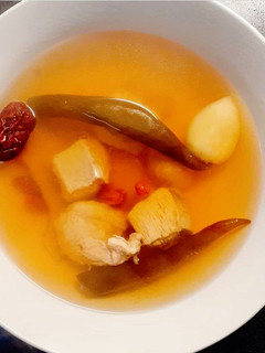 Peeled Chili Pepper Chicken Soup 剝皮辣椒雞湯 的食譜成品照片