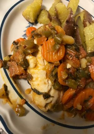 Una foto de Filete de pescado con verduras