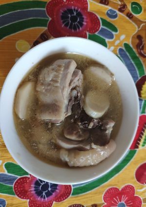 簡單料理-杏鮑菇麻油雞湯（無酒版） 的食譜成品照片