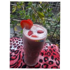Strawberry milkshake A picture of Strawberry milkshake.