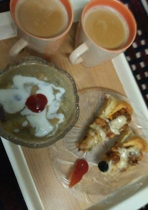 A picture of Chana chaat with tea.