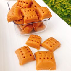 A picture of Home made eclairs (Iloka).
