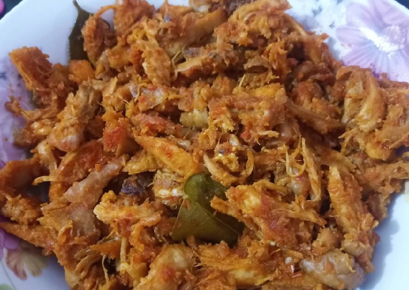 Bagaimana Menyiapkan Ayam Suwir Tomat yang Bikin Ngiler
