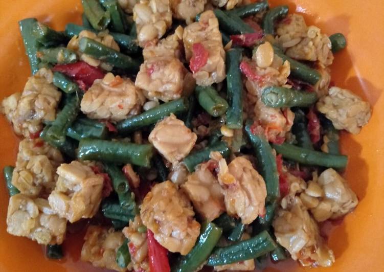 Tumis kacang panjang campur tempe
