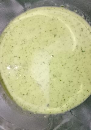 A picture of Coriander garlic chutney.