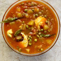 A picture of Boiled egg in Aloo Matar.