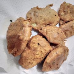 Alu chips pakora A picture of Alu chips pakora.