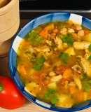 Sopa de garbanzos y vegetales con bacalao