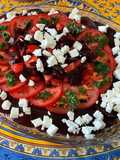 Salade de betteraves rouges et tomates à la feta et persil