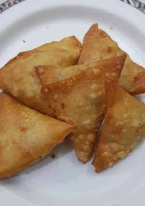A picture of Aalu ke samose.