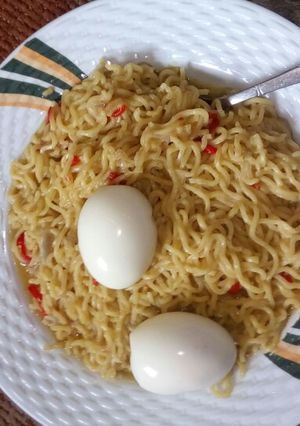 A picture of Noddle's with boiled egg.