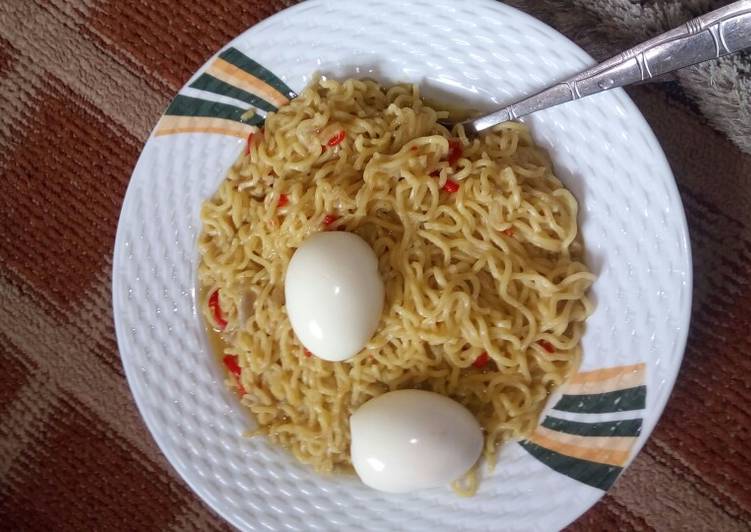Noddle's with boiled egg