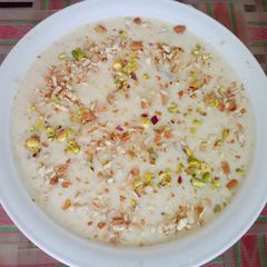 A picture of Sheer khurma.