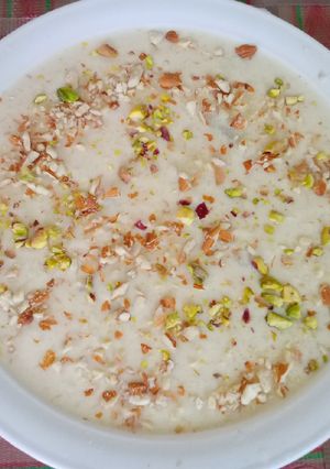 A picture of Sheer khurma.