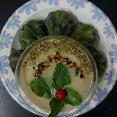 A picture of Green water chestnuts soup.
