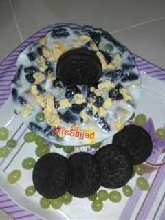 A picture of Oreo fruit pudding.