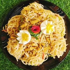 Chicken,Veggies,Egg Noodles 🍝🍜🍝 A picture of Chicken,Veggies,Egg Noodles 🍝🍜🍝.