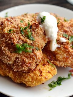 Gluténmentes rántotthús recept chilis-mézes szósszal recept fotója