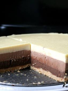 Una foto de Tarta tres chocolates sin gluten
