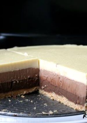 Una foto de Tarta tres chocolates sin gluten