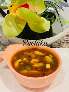 A picture of Lahsoon ki kali ki sabzi / Garlic Curry.