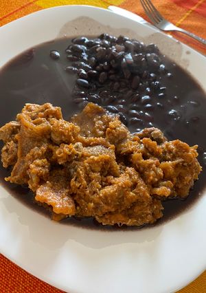 Una foto de Chicharrón a los dos chiles
