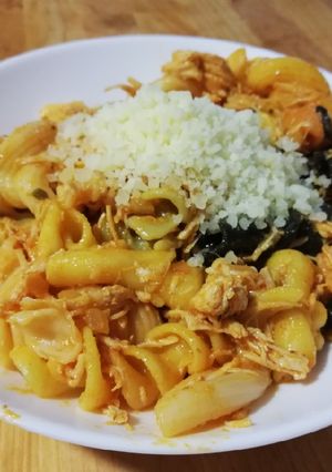 Una foto de Pulled chicken pasta