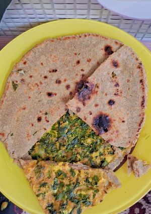 आलू मेथी बाजरी का पराठा रेसिपी मुख्य फोटो