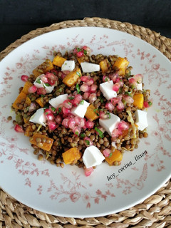 Una foto de Ensalada de lentejas y calabaza