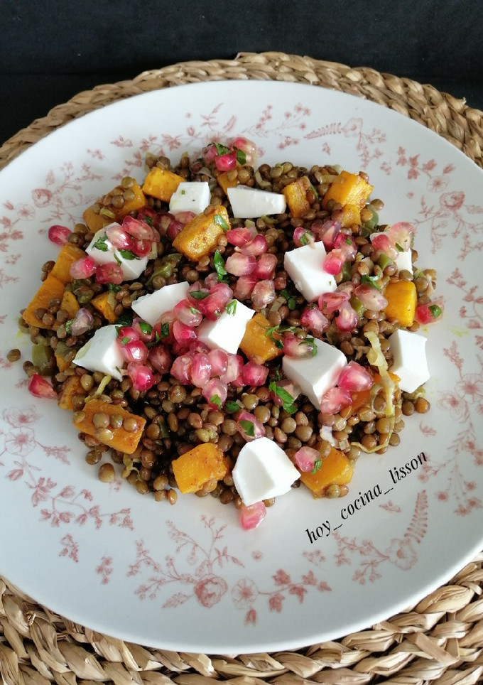 Una foto de Ensalada de lentejas y calabaza