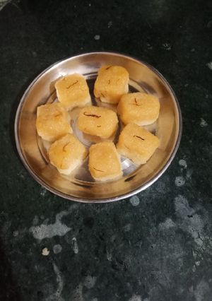 કોપરા પાક (Kopra Paak Recipe In Gujarati) રેસીપી મુખ્ય ફોટો