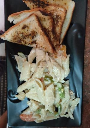 A picture of Cheesy pasta.