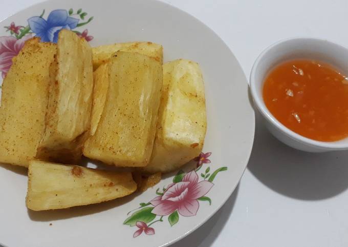 Ini dia! Cara gampang buat Ubi goreng sambal udang ebi  sesuai selera