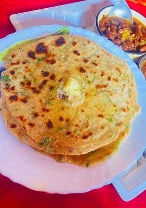 ধনেপাতা পরোটা(Dhonepatar paratha recipe in bengali) রেসিপির প্রধান ছবি