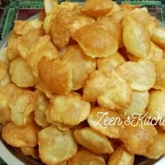 A picture of Golgappa Puris with Semolina.
