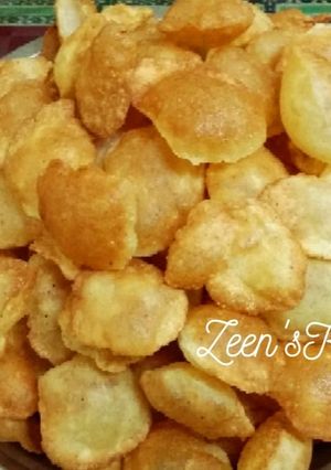 A picture of Golgappa Puris with Semolina.