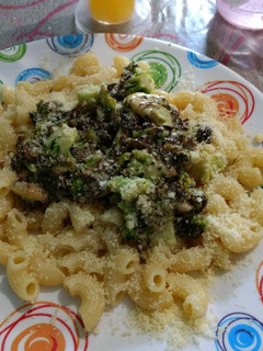 Una foto de Fideos con brócoli súper fácil y rico!!