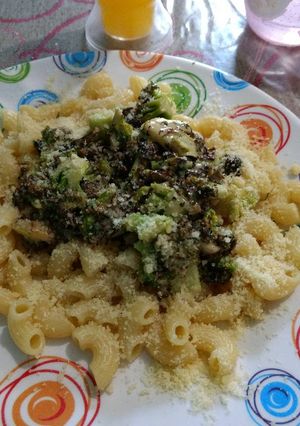 Una foto de Fideos con brócoli súper fácil y rico!!