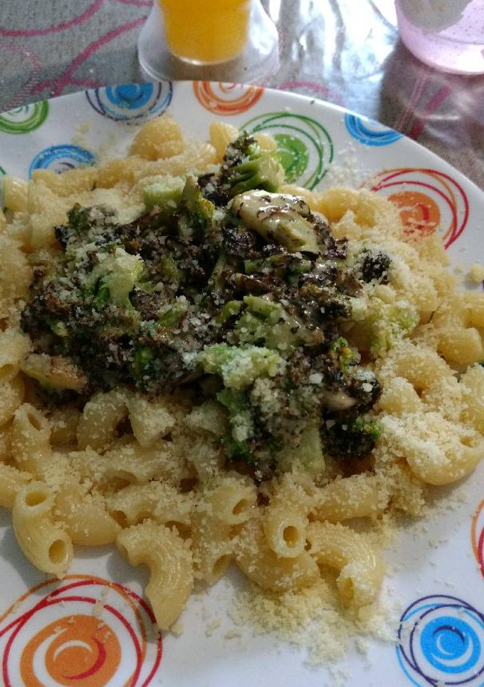 Una foto de Fideos con brócoli súper fácil y rico!!