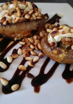 A picture of Garlic Mushrooms with Goats Cheese & Pine Nuts.