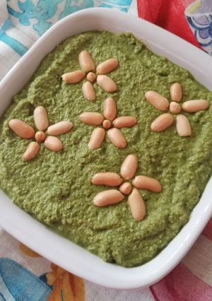 Foto di Salsa con insalata e verde di ravanelli