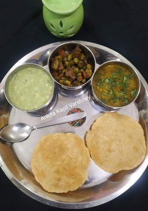 A picture of Puri Sabji.