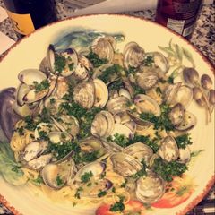 A picture of Linguine with White Wine Clam Sauce.